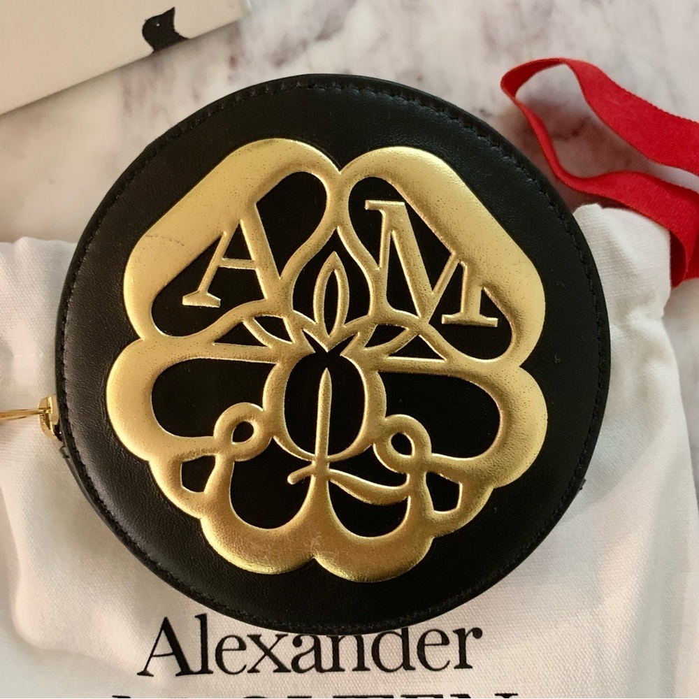 [🌟 PRICE FIRM] Alexander McQueen Leather Logo Round Circle Coin Pouch Wristlet - Picture 2 of 10